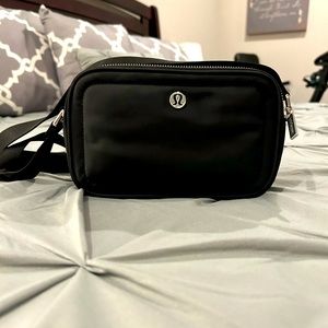 lululemon crossbody camera bag. Color: black